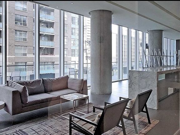 5th image of 15 Grenville St #2508