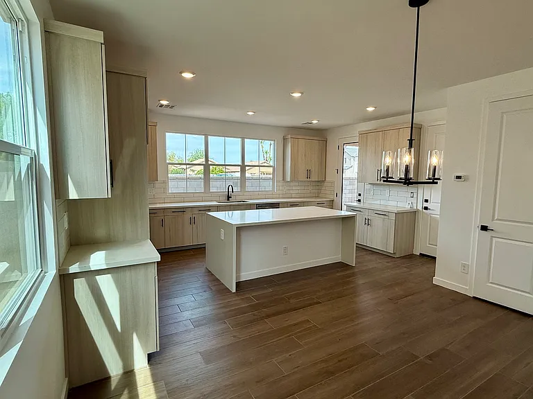 2345 E Stephens Ct — Photo 5