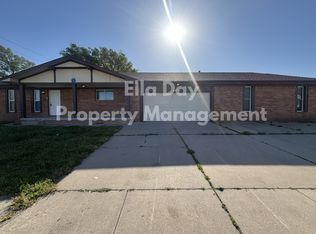2006 S White Oak Dr #2006, Wichita, KS 67207