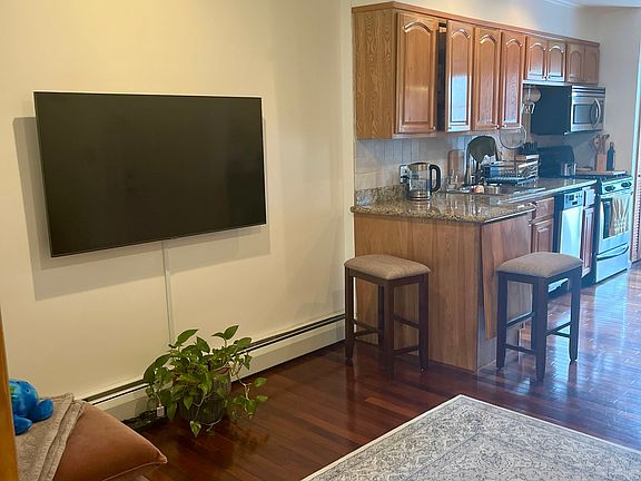 4th image of 201-5 York St #2