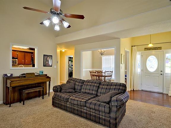 4th image of 113 West Dr