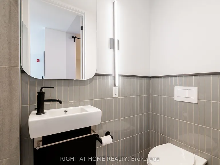 778 Queen St E #206 — Photo 6