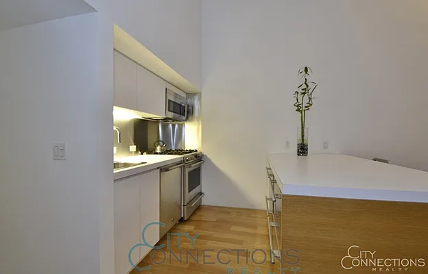 Rented by City Connections Realty | media 7