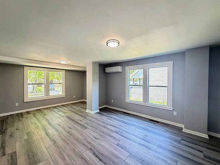 85 Rochelle St — Photo 4