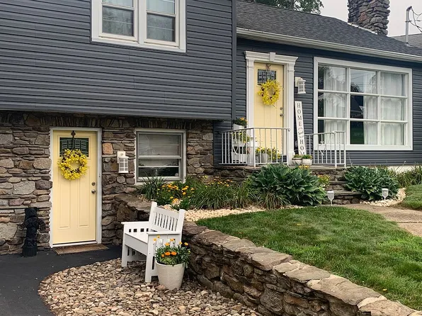 23 Highland Dr, Dallas, PA 18612