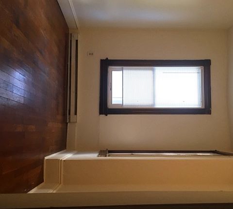 5th image of 541 E Chestnut St APT 1