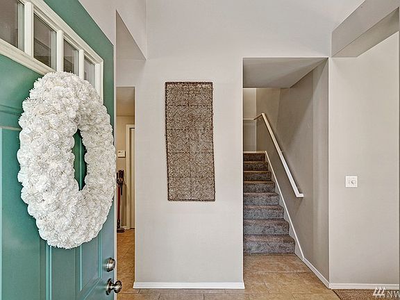 Entry w/Heated Floors and Soaring Vaulted Ceilings