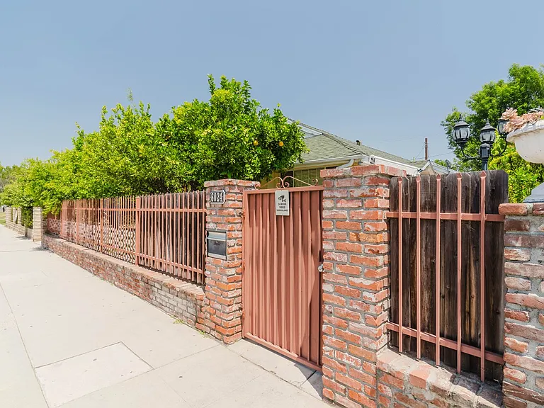 6024 Coldwater Canyon Ave — Photo 2