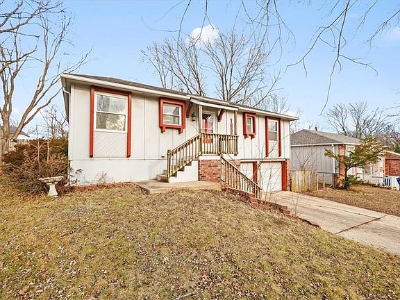 5th image of 1009 NW Kingsridge Dr