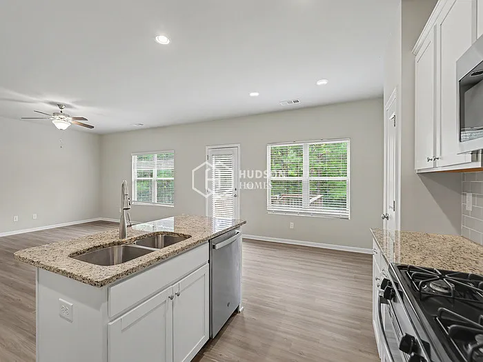 302 S Fortune Way — Photo 7