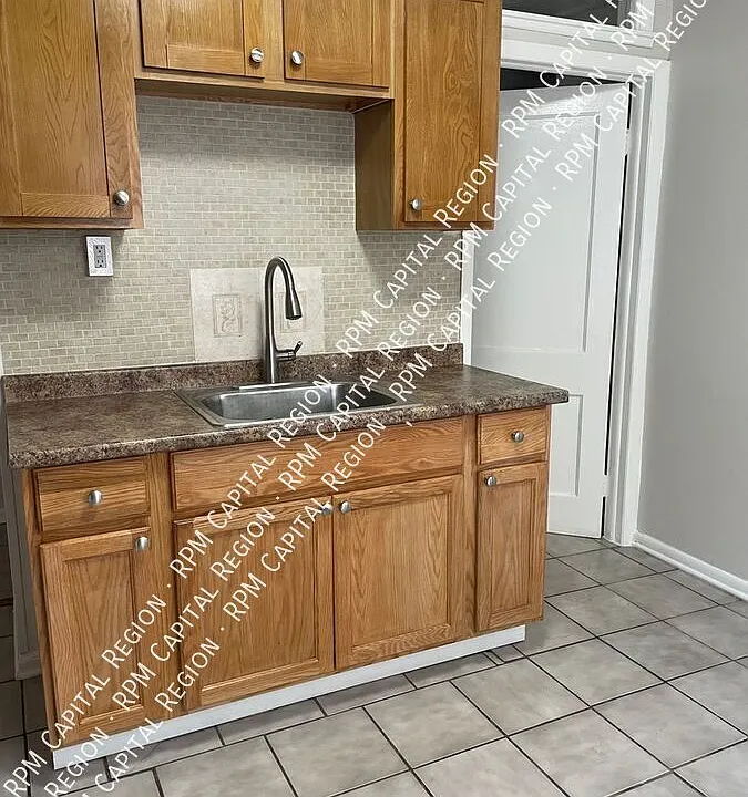 1102-1108 Barrett St #1