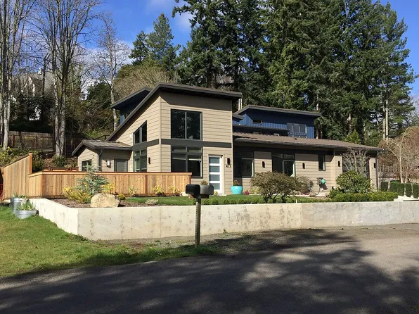417 Robinwood Dr NE, Bainbridge Island, WA 98110