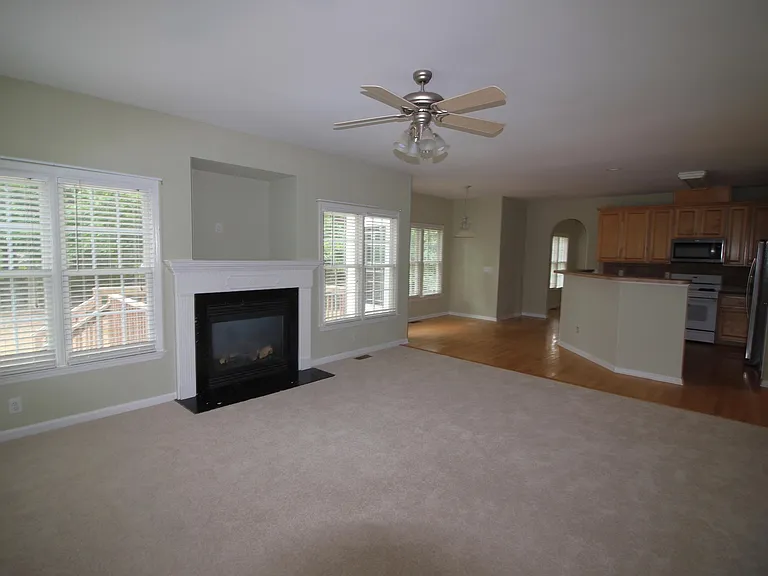 304 Peachtree Point Ct — Photo 13