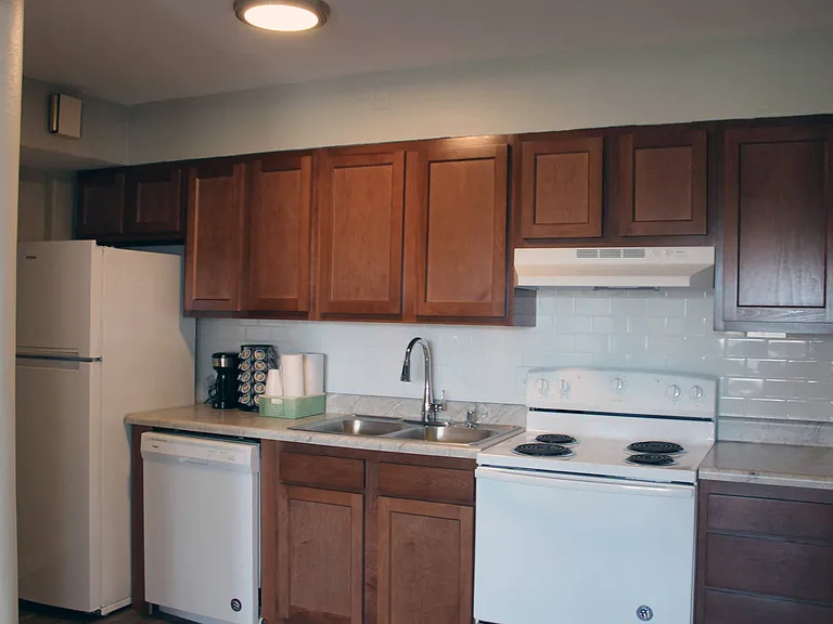 Geneva Apartments — Photo 16