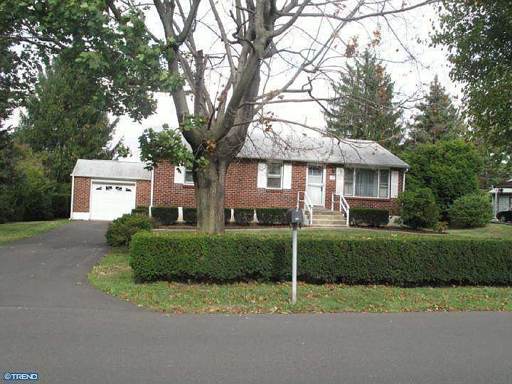 1st image of 222 Pine Ave