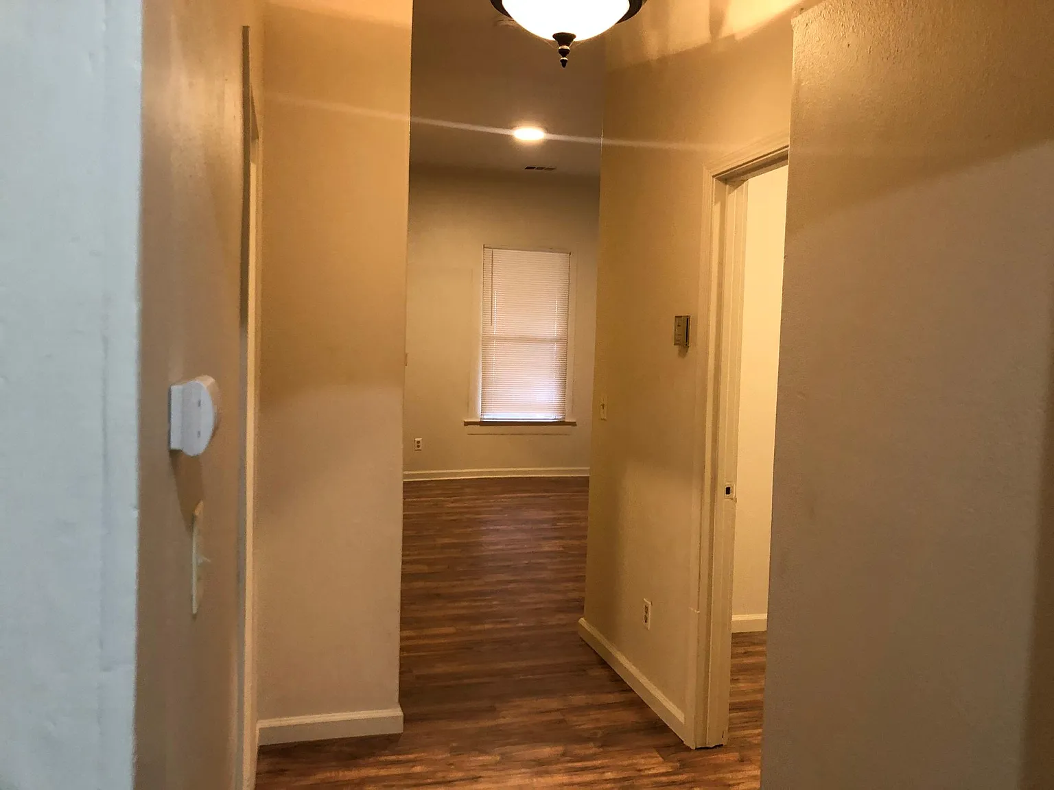 3 bed, 930 sqft, $1,615 — Photo 4