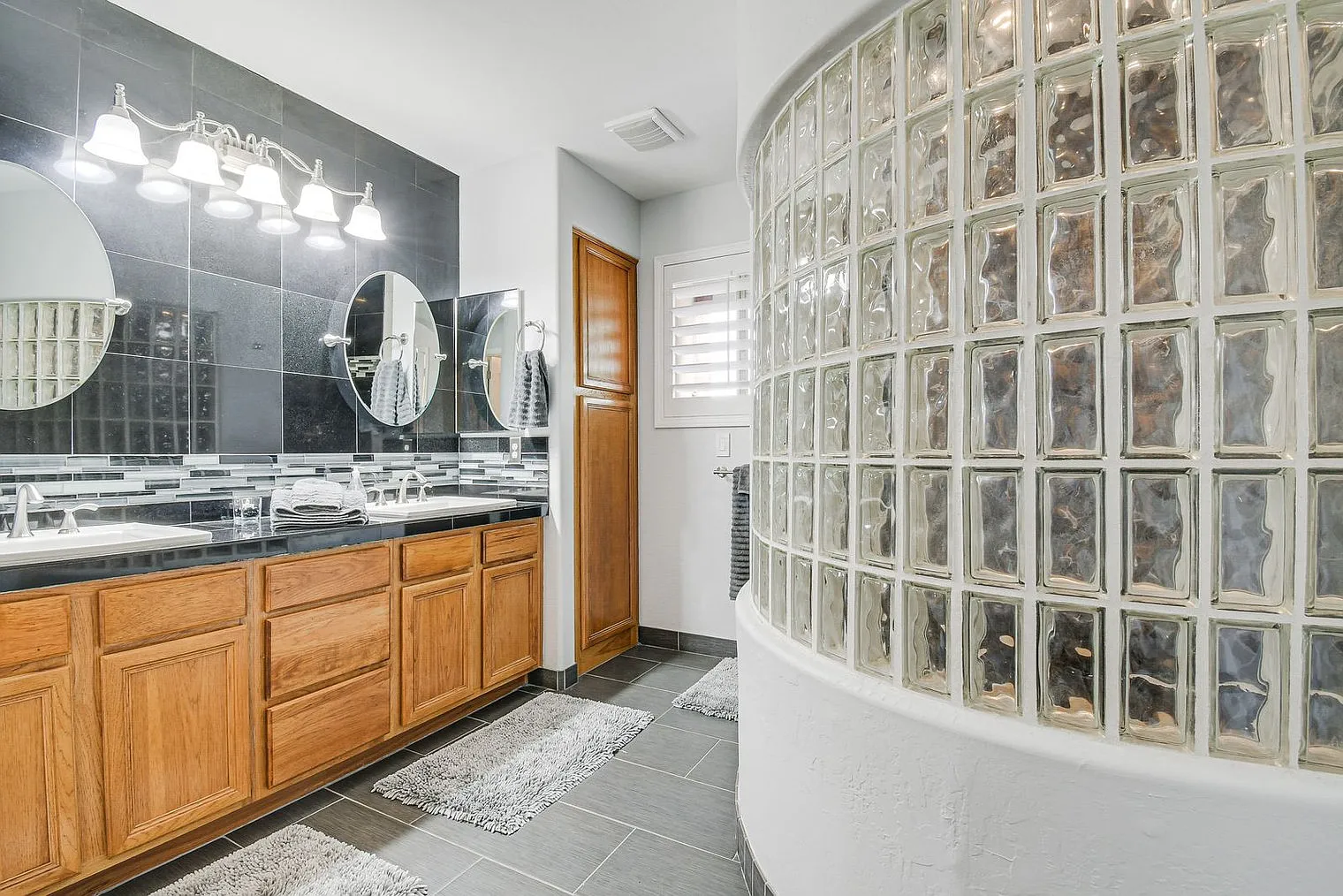 3 bed, 2.0 bath, 1776 sqft, $4,419 — Photo 4