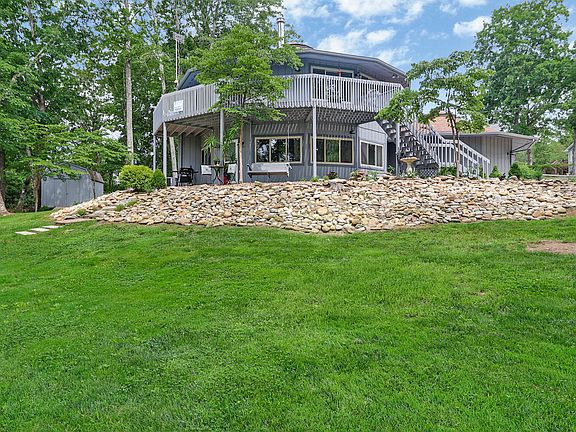2nd image of 29 Sugarbush Ln