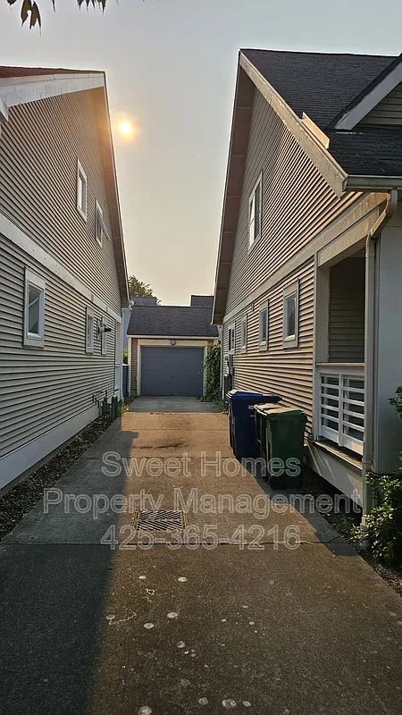 3 bed, 2.0 bath, 1460 sqft, $3,250 — Photo 4