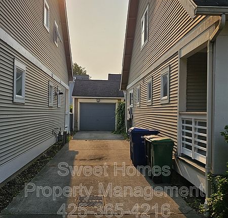 4th image of 6513 31st Ave S