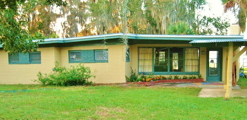 Lakefront Midcentury modern 