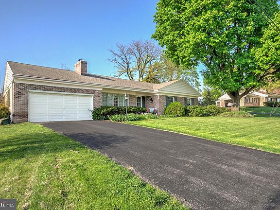3rd image of 2113 Lyndell Dr