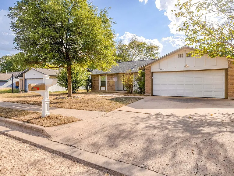 2201 Singletree Ave — Photo 3