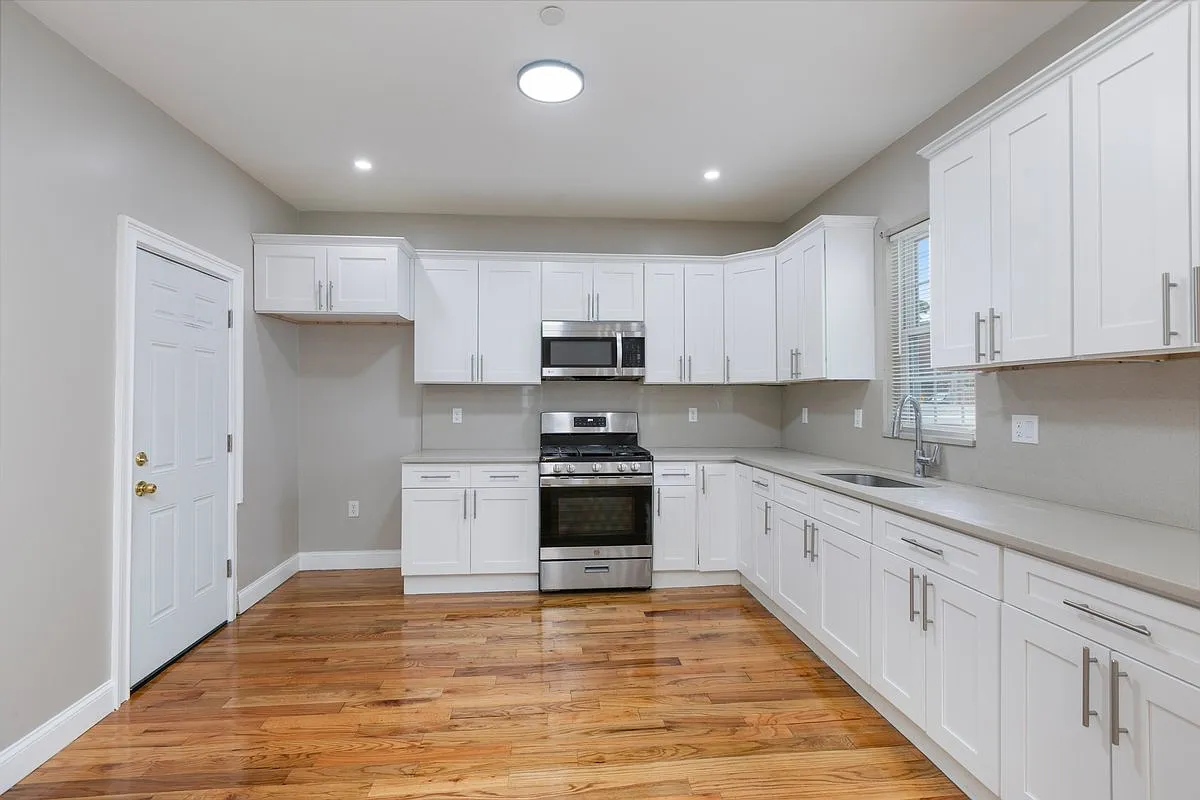4 bed, 1357 sqft, $3,500 — Photo 2