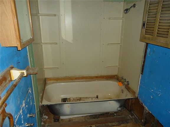 4th image of 28 McKinley St