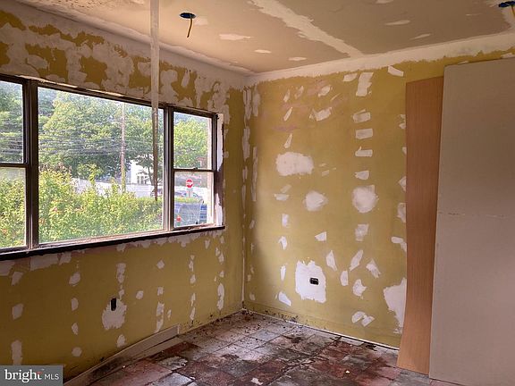 3rd image of 3236 Walnut St