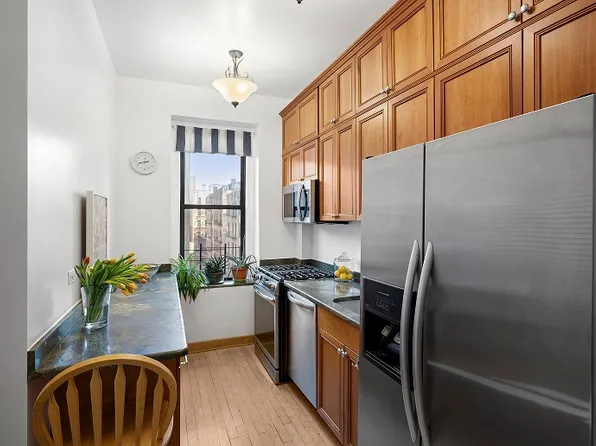 790 Riverside Drive image 5 of 11