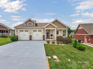 1006 Blacksmith Run Dr, Hendersonville, NC 28792