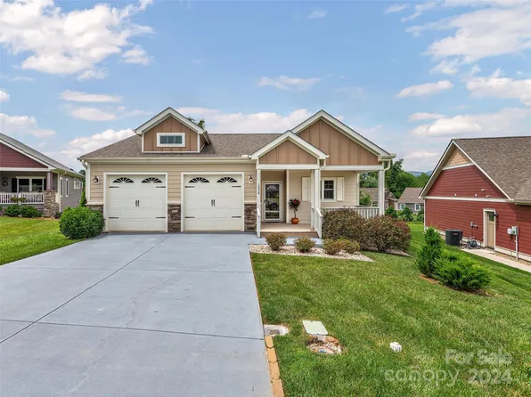 1006 Blacksmith Run Dr, Hendersonville, NC 28792