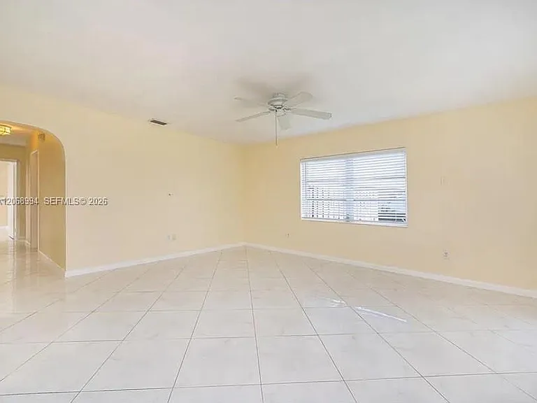 9402 SW 185th Ter — Photo 7