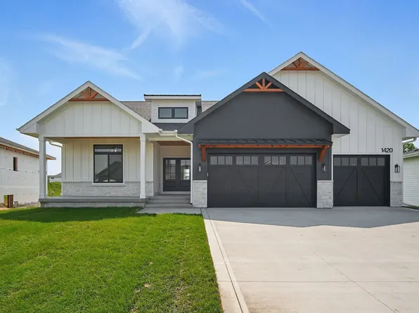 1420 NW Red Oak Dr, Waukee, IA 50263
