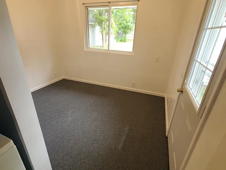 3173 Warick Rd — Photo 12