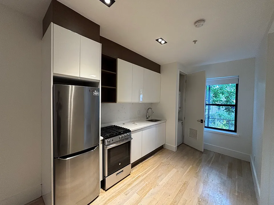 32 Magnolia Ave #1