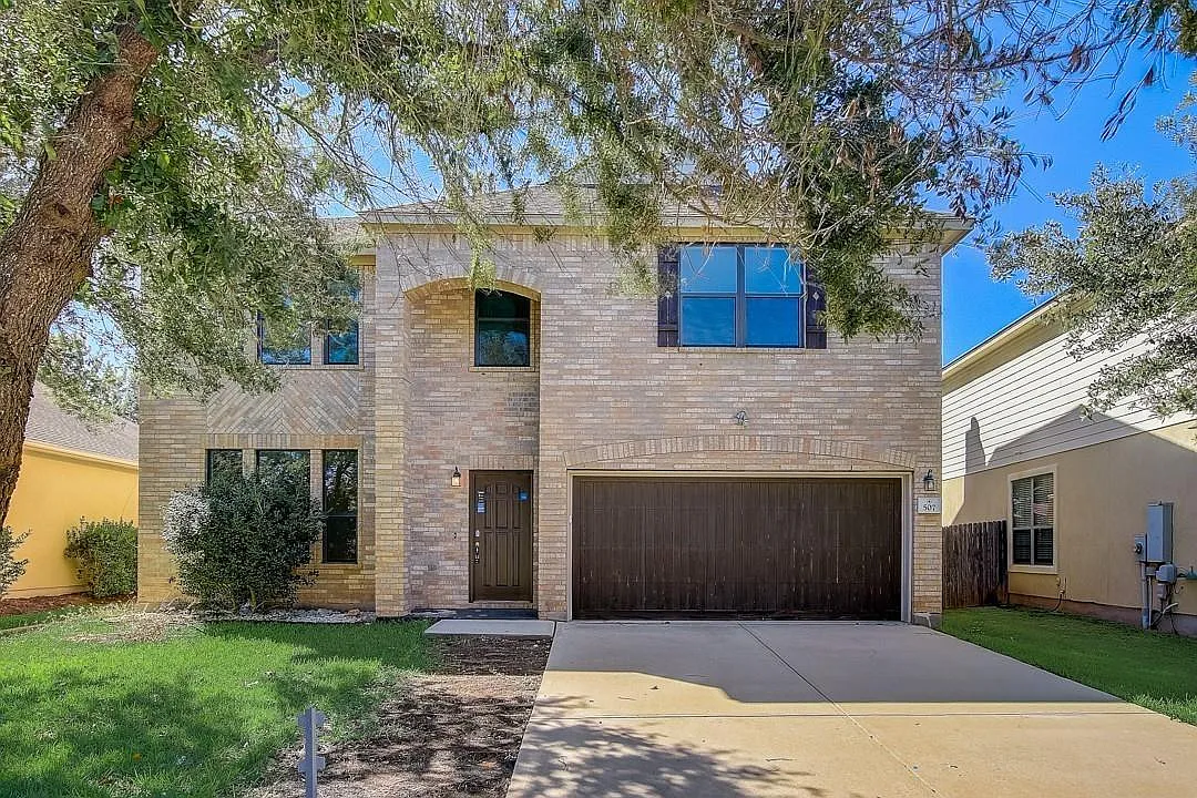 4 bed, 2.5 bath, 3293 sqft, $2,895 — Photo 1