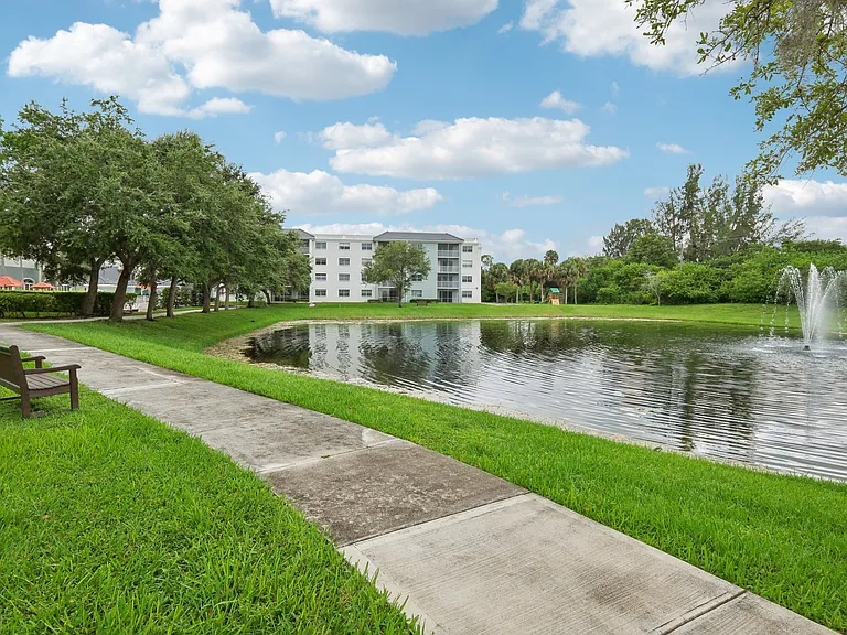 Waterview Rental — Photo 12