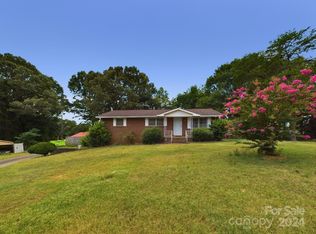 1466 3rd St SW, Hickory, NC 28602