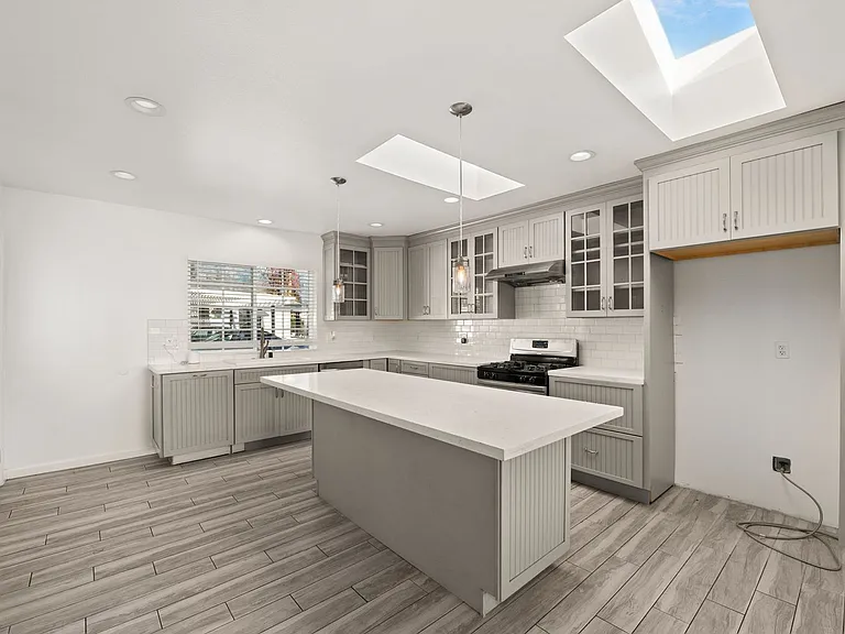 587 E Arrow Hwy — Photo 7
