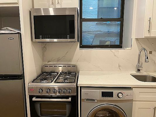 1st image of 118 E 103rd St APT 3
