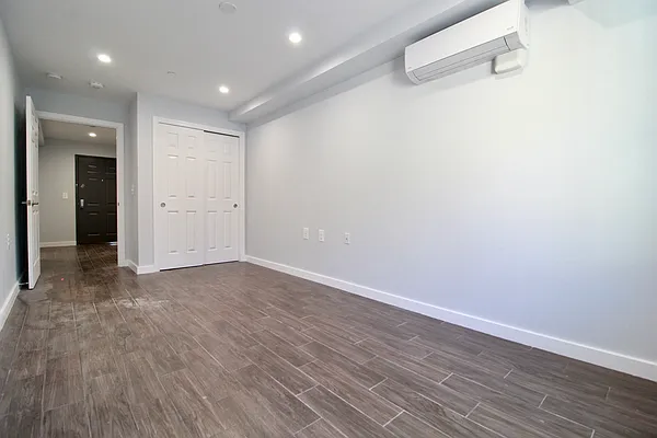 Rented by New York Realty Minimax Inc | media 10