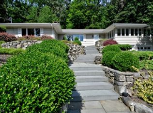 17 Woodland Rd, Brookside, NJ 07926