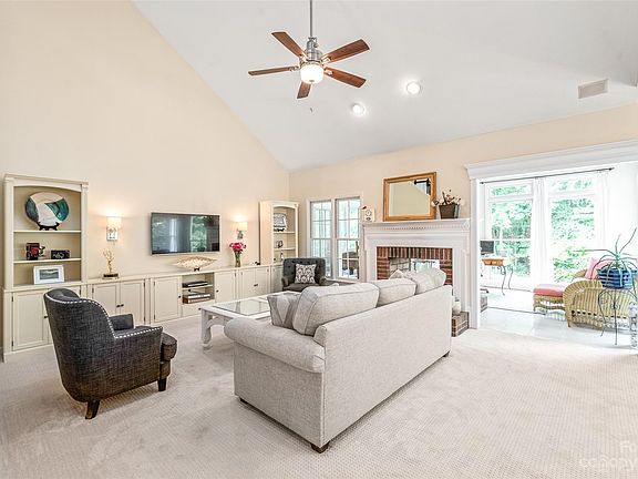 3rd image of 4720 Avonwood Ln