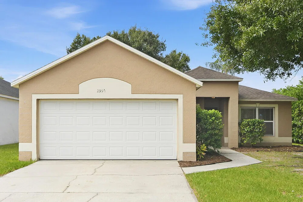 3 bed, 2.0 bath, 1264 sqft, $2,060 — Photo 1