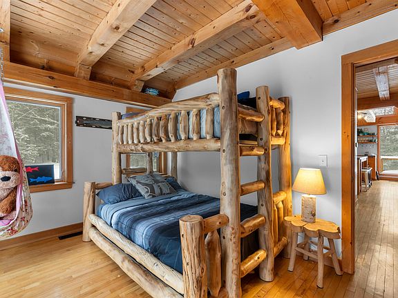 5th image of 42 Pine Knoll Road