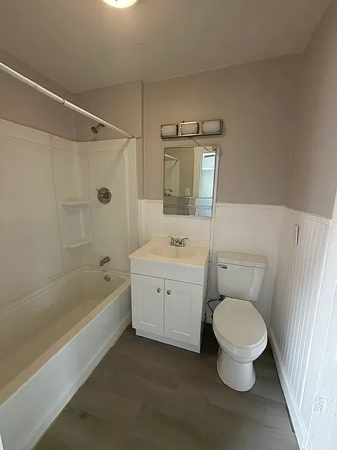 3 bed, 1.0 bath, $950 — Photo 3
