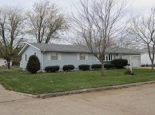 138 Maple Dr, Mediapolis, IA 52637