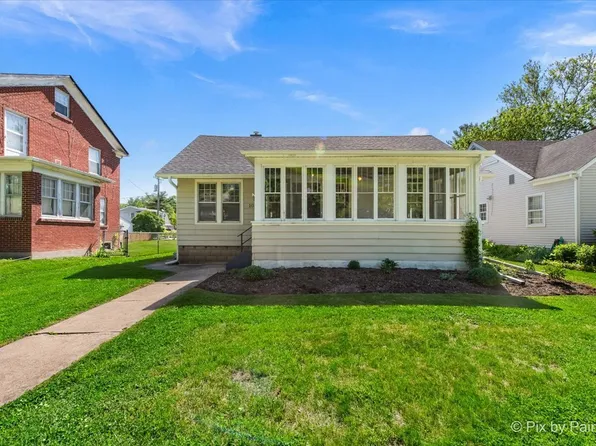 1020 S 4th St, St Charles, IL 60174